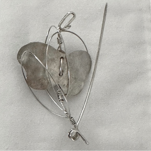 🪅 2 /$12 VTG Delicate Butterfly Lapel Pin. - Picture 4 of 8